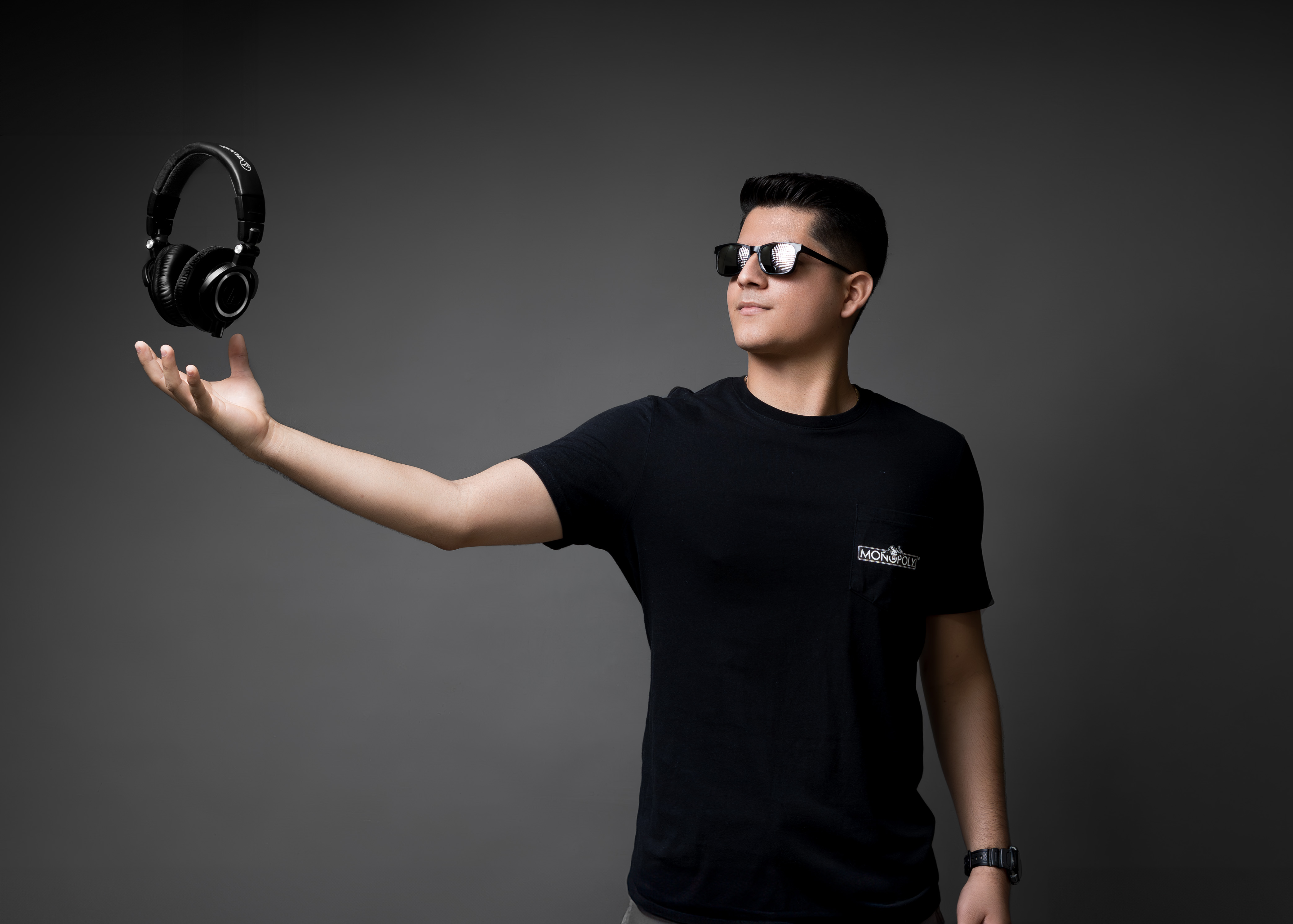 Magic Hands con audifonos